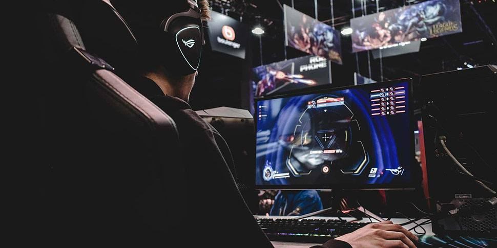 Compete, Win, and Earn Rewards in Fantasy eSports